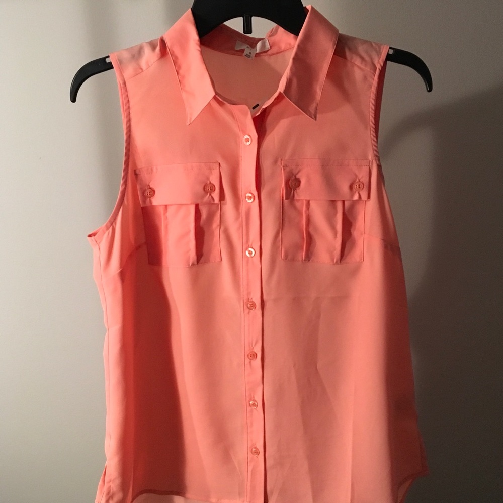 NWT Mine Peach Dressy Button Up. Size Small.